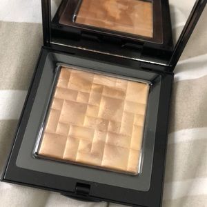Bobbi Brown Highlighting Powder in MOON GLOW